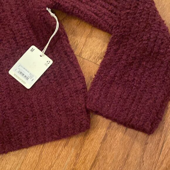 NWT a.n.a oversized, burgundy sweater, super soft size medium - Picture 3 of 10